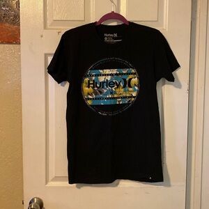 Mens Hurley T-shirt with tropical shark design. M107